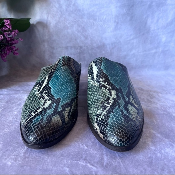Zodiac Women's Quartz Clog Snake Print Teal Size 8 - Picture 2 of 10